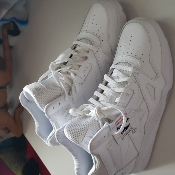 Sneakers - Picture 2 of 4